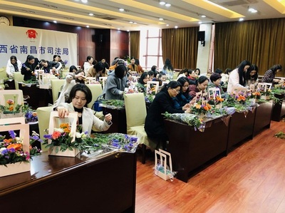 市司法局婦委會舉辦“追逐夢想 綻放風(fēng)采”花藝講座 以花為媒，豐富文化生活，彰顯巾幗風(fēng)采